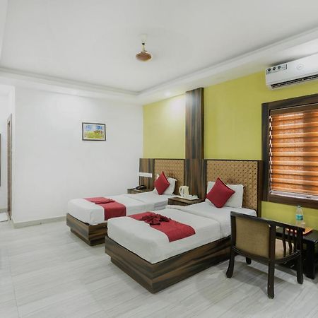 Hotel Kochi Crown Екстер'єр фото