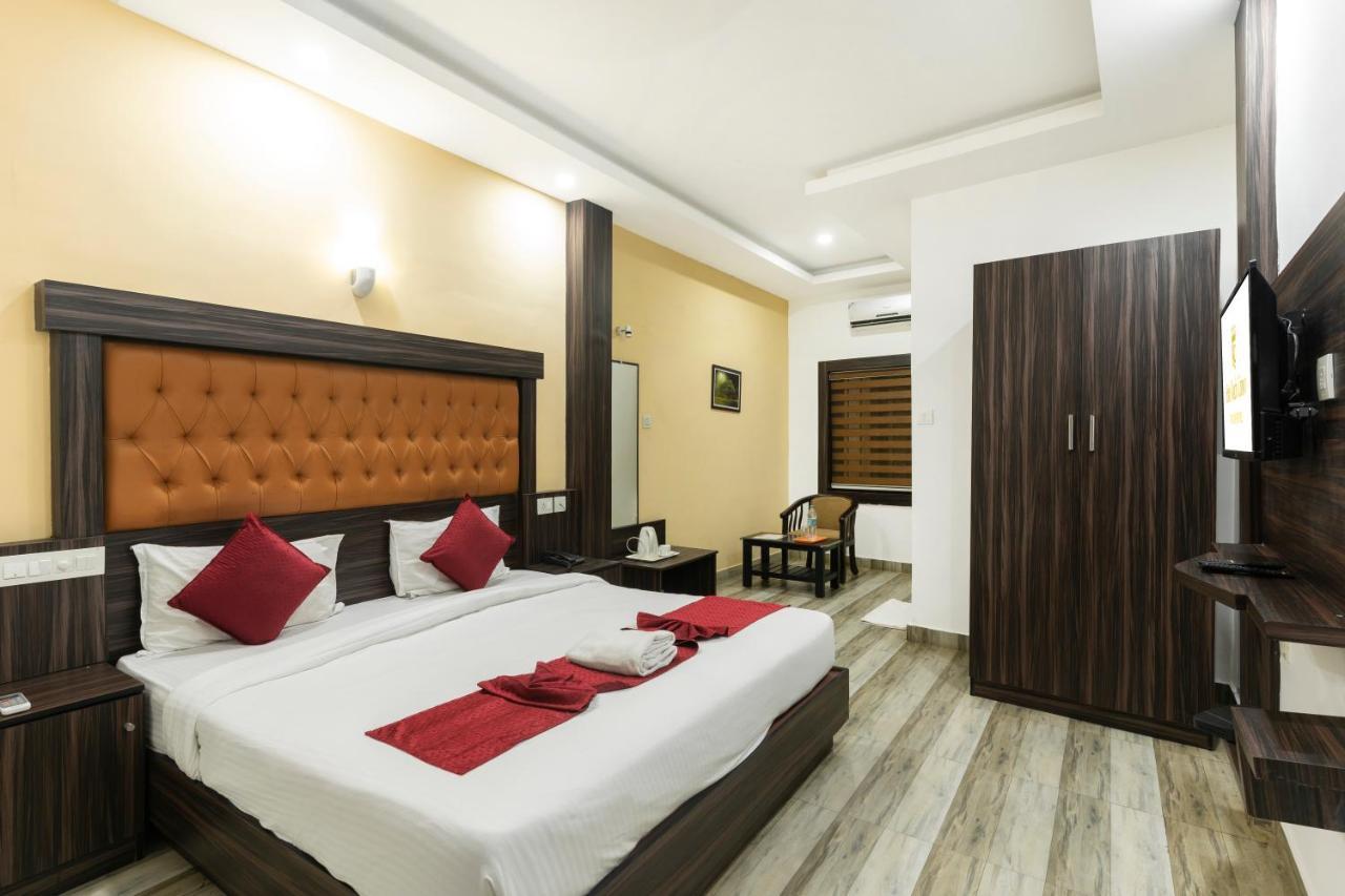 Hotel Kochi Crown Екстер'єр фото