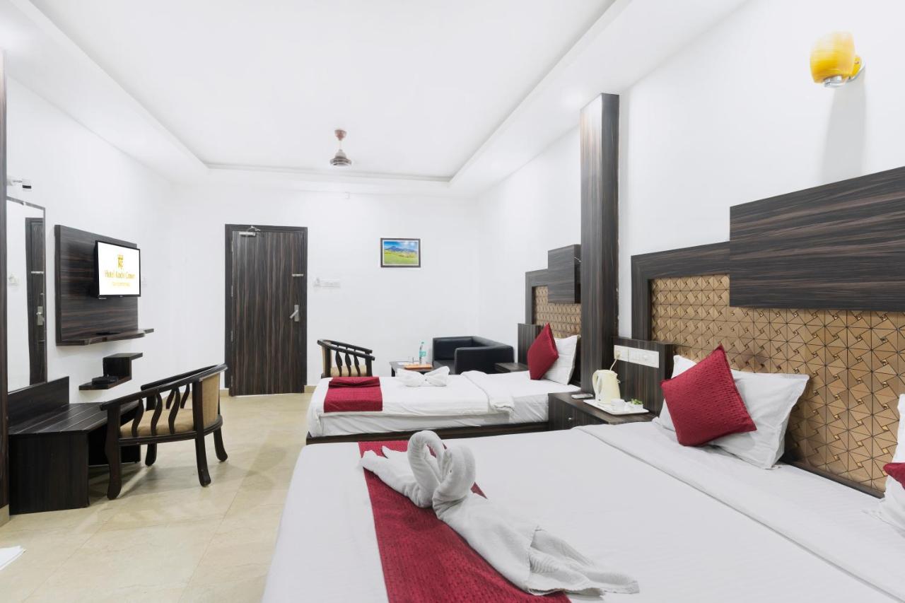 Hotel Kochi Crown Екстер'єр фото