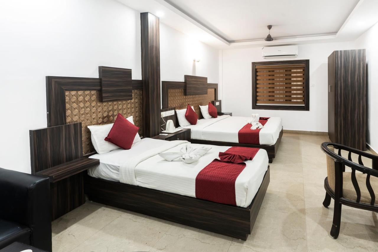 Hotel Kochi Crown Екстер'єр фото