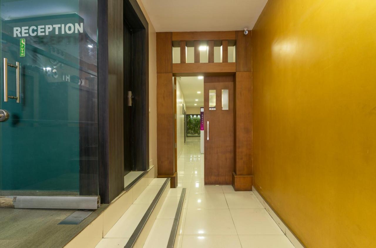 Hotel Kochi Crown Екстер'єр фото