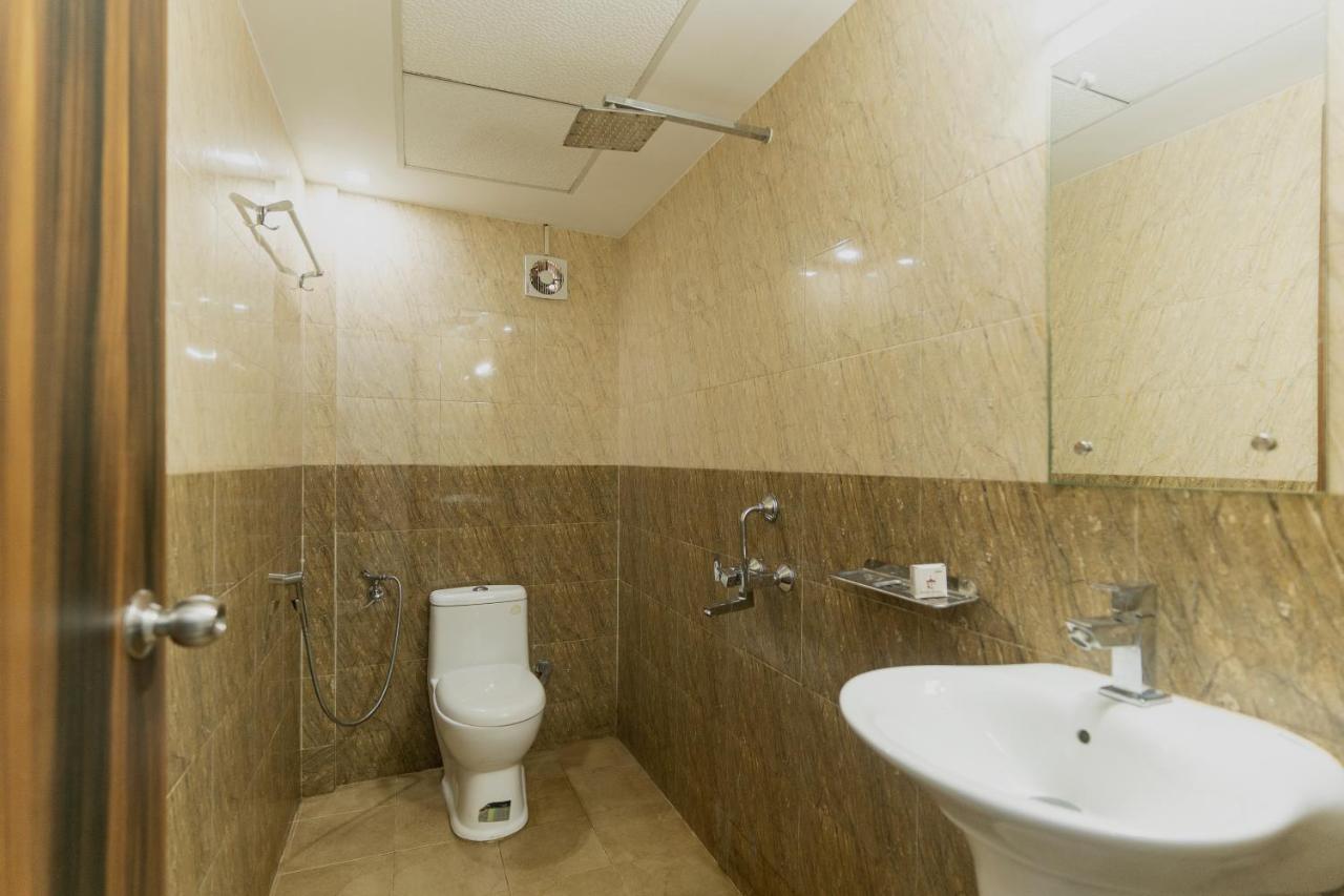 Hotel Kochi Crown Екстер'єр фото