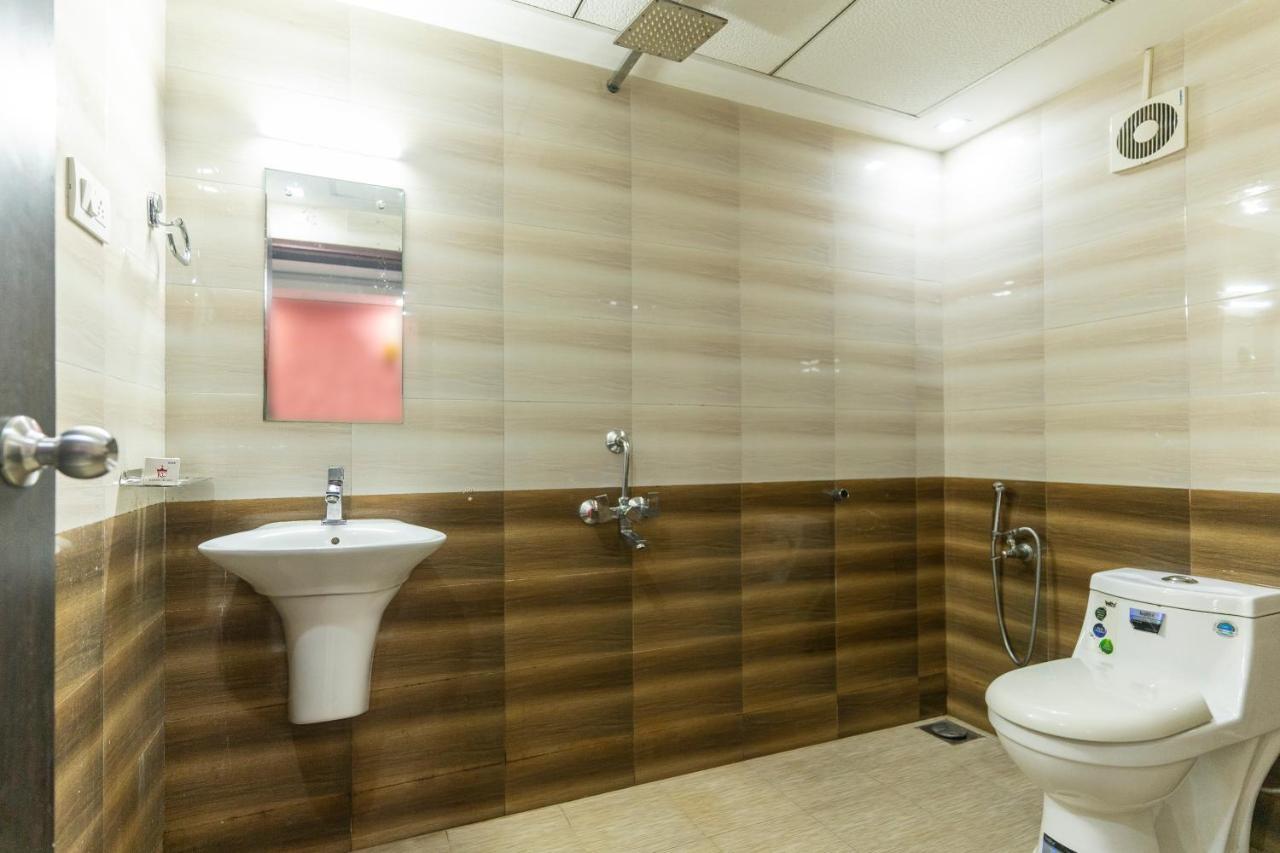 Hotel Kochi Crown Екстер'єр фото