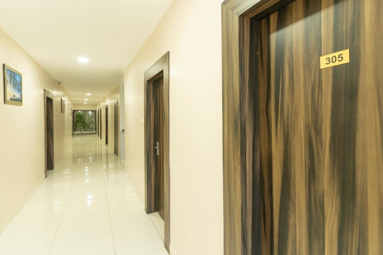 Hotel Kochi Crown Екстер'єр фото
