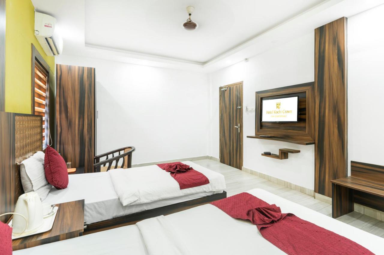 Hotel Kochi Crown Екстер'єр фото