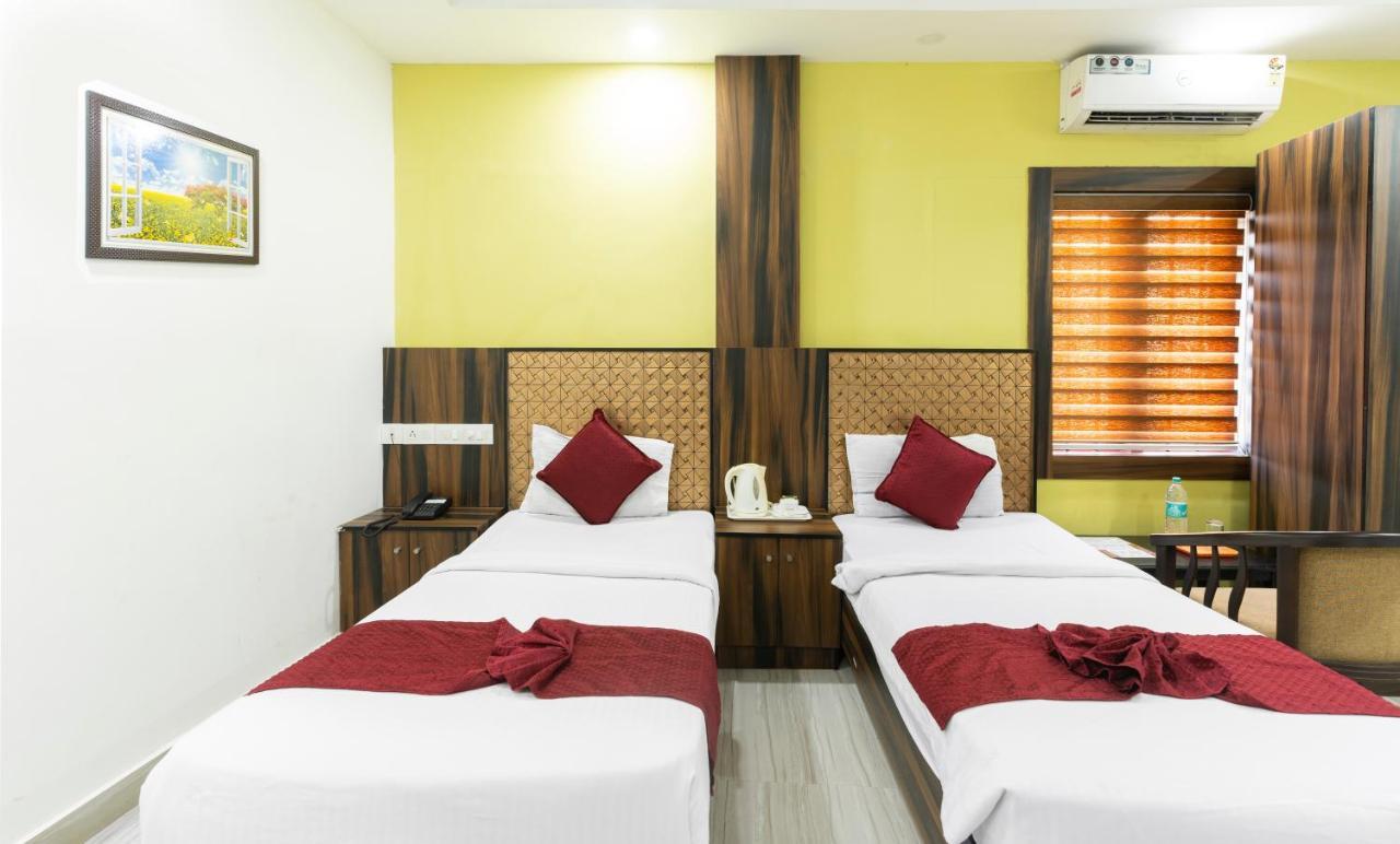 Hotel Kochi Crown Екстер'єр фото
