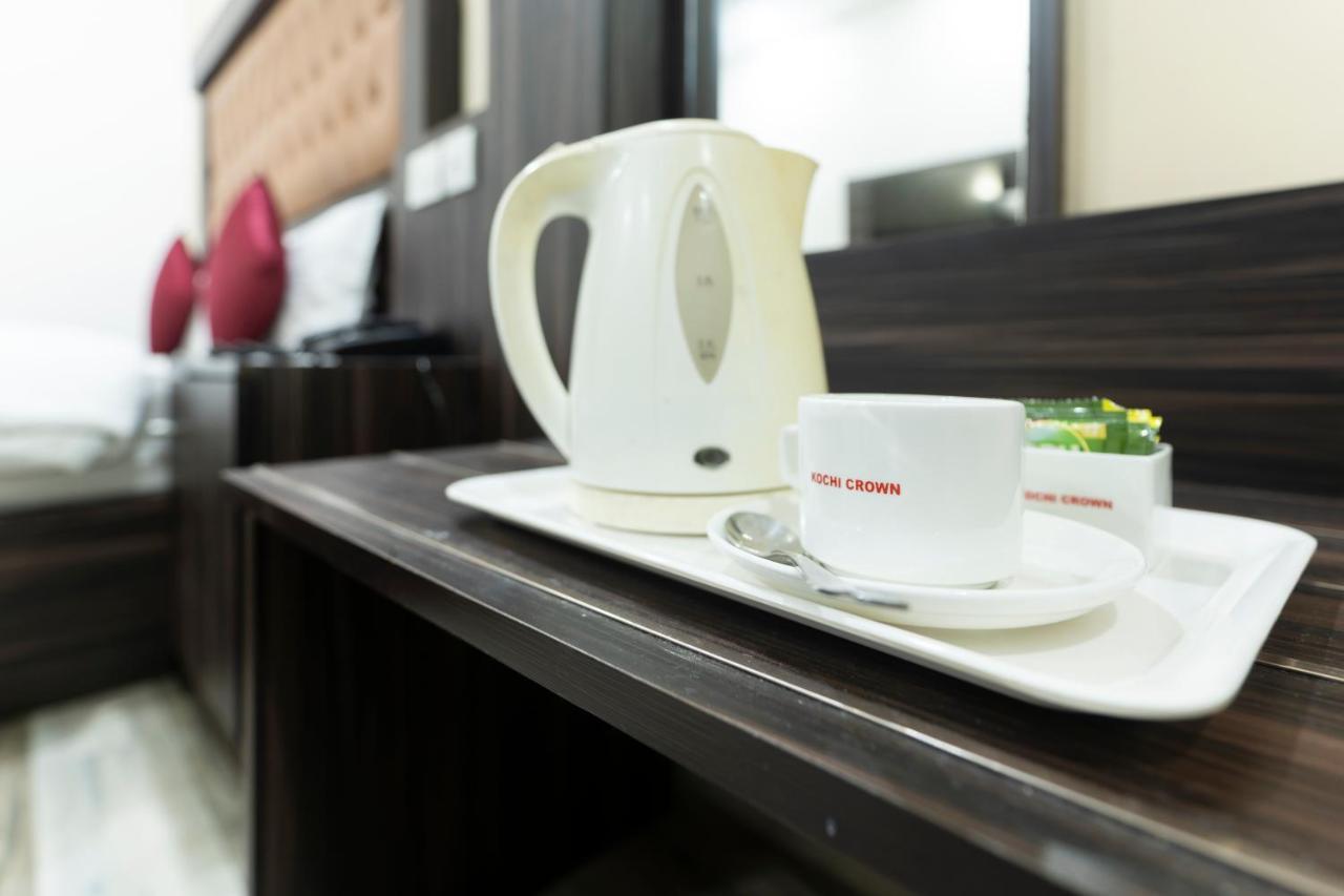 Hotel Kochi Crown Екстер'єр фото