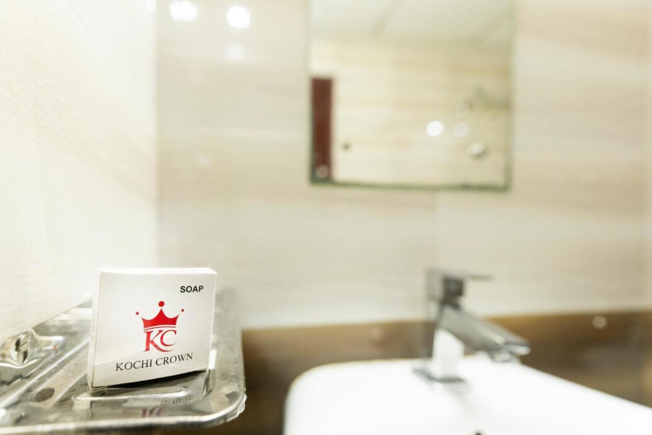 Hotel Kochi Crown Екстер'єр фото