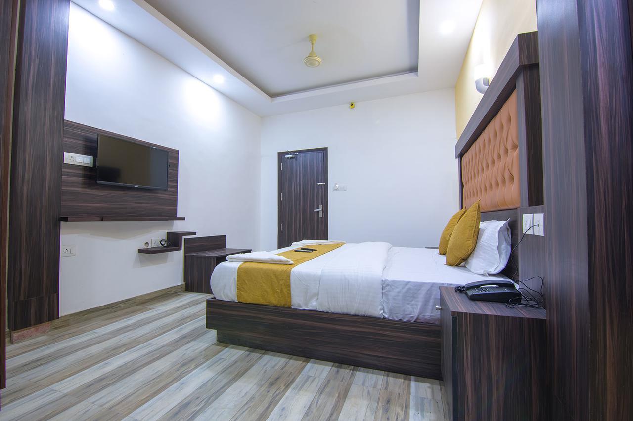 Hotel Kochi Crown Екстер'єр фото