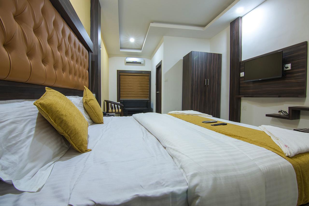 Hotel Kochi Crown Екстер'єр фото
