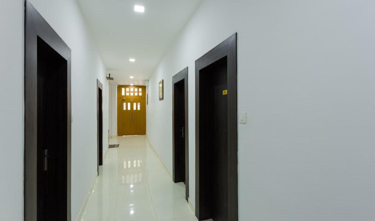 Hotel Kochi Crown Екстер'єр фото