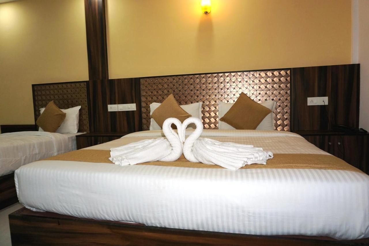 Hotel Kochi Crown Екстер'єр фото
